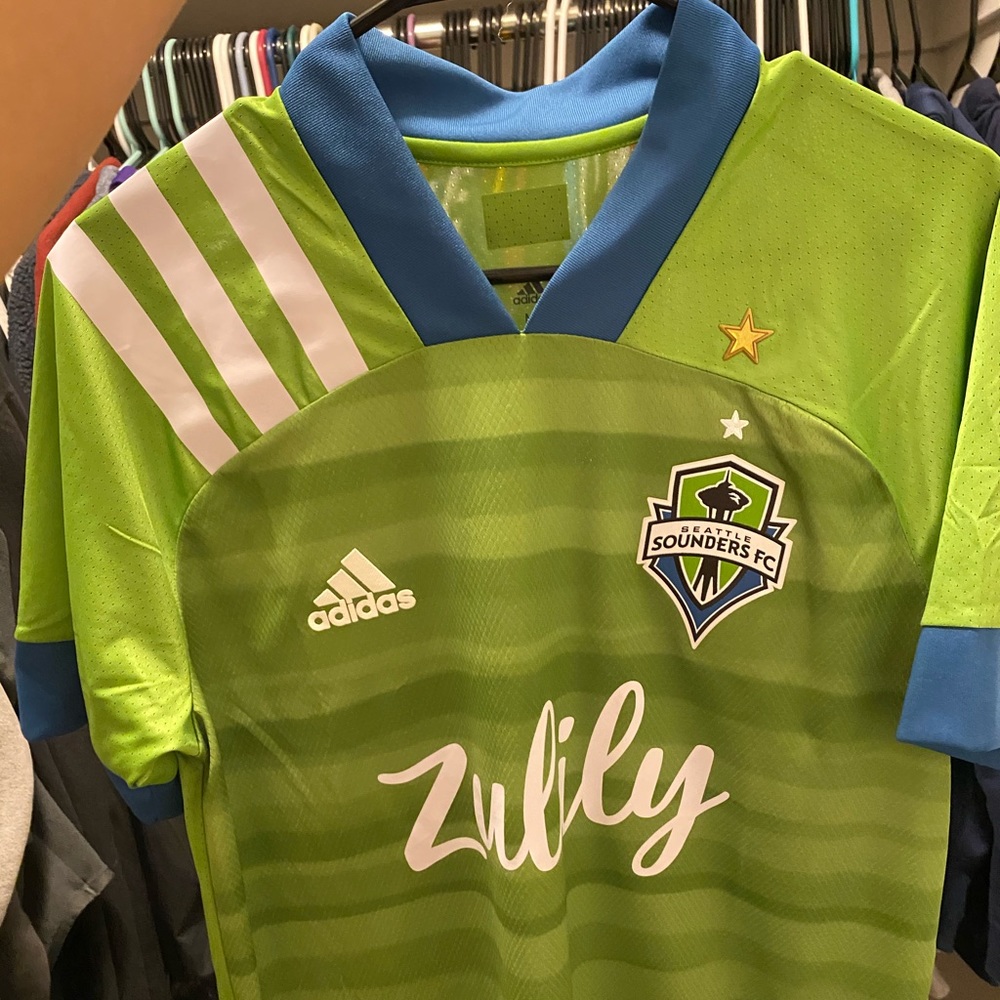 size M seattle sounders home soccer jersey! NWT!